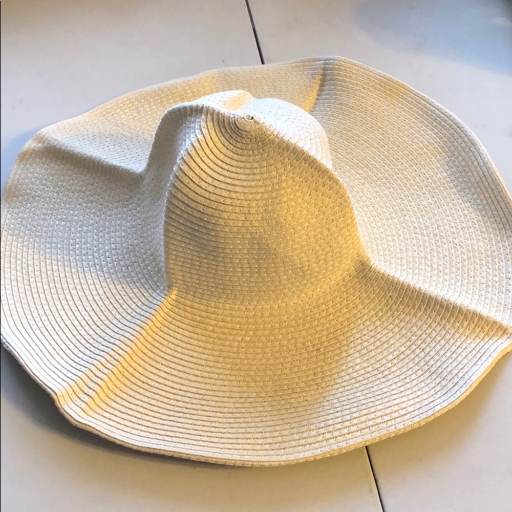 Floppy hat